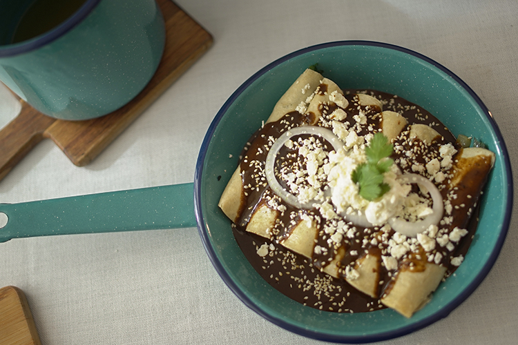 Enmoladas de Rajas con Queso CINSA